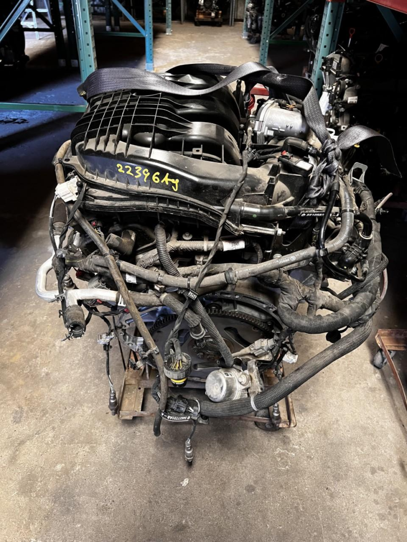 2018 Chrysler 300 Engine Assembly - Image 4