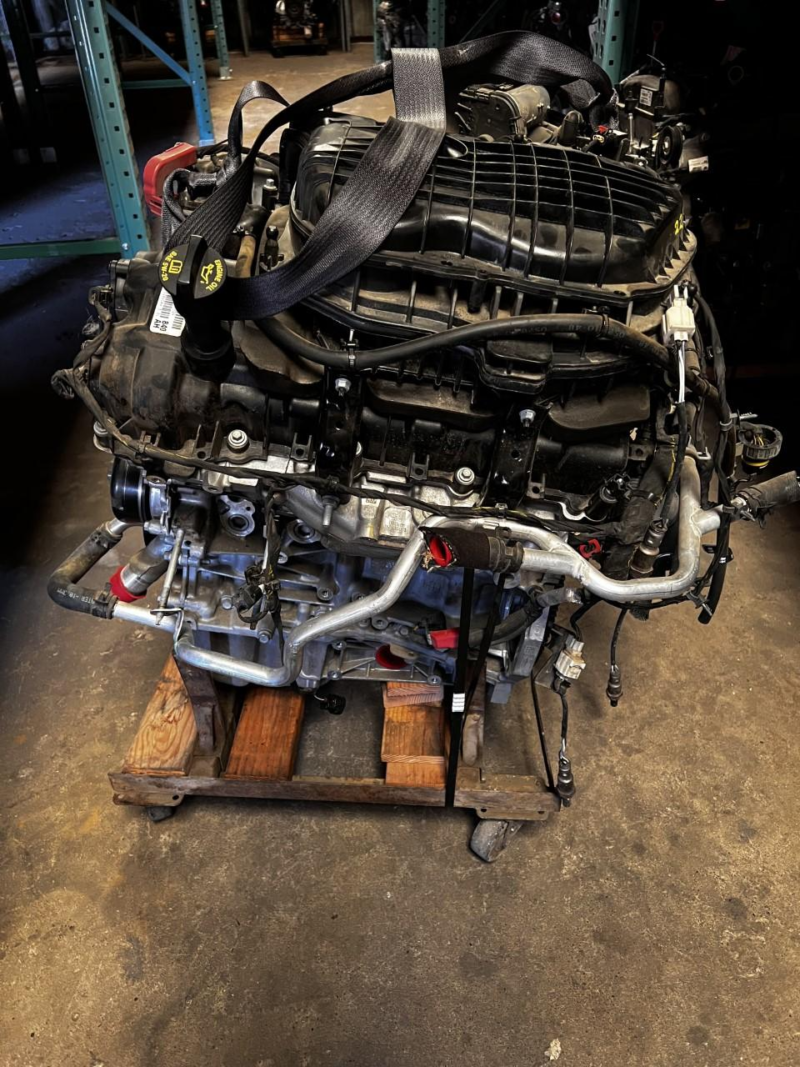 2018 Chrysler 300 Engine Assembly - Image 3