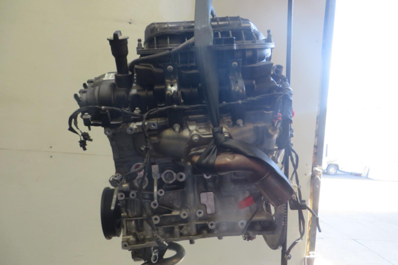 2018 Chrysler 300 Engine Assembly - Image 8
