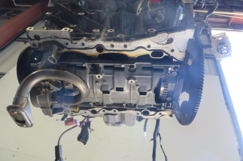 2018 Chrysler 300 Engine Assembly - Image 7
