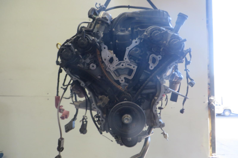 2018 Chrysler 300 Engine Assembly - Image 4