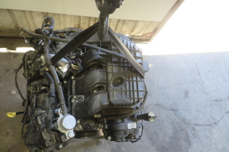 2018 Chrysler 300 Engine Assembly - Image 2
